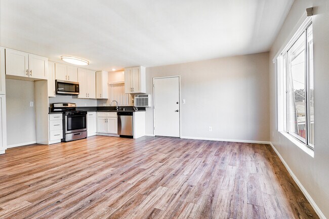 Photo - Towne Center Garden Apartments