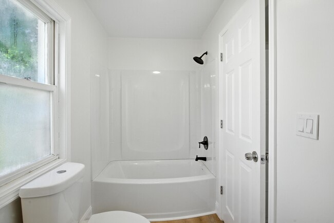 Photo - 429 W Bernhard Ave