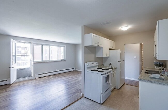 Building Photo - Garden Court Apartments