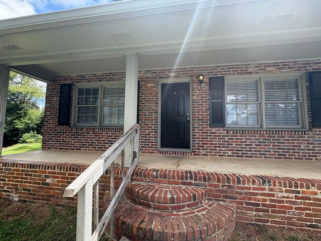 Building Photo - 406 Russell Pkwy Unit 4 Rental