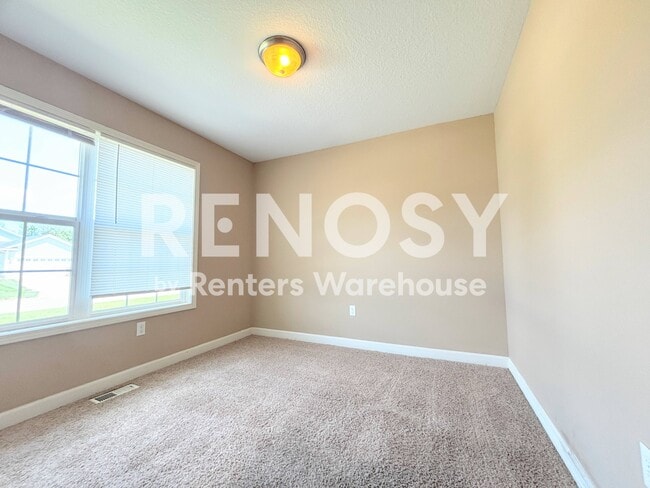 8228 Dakota Dr