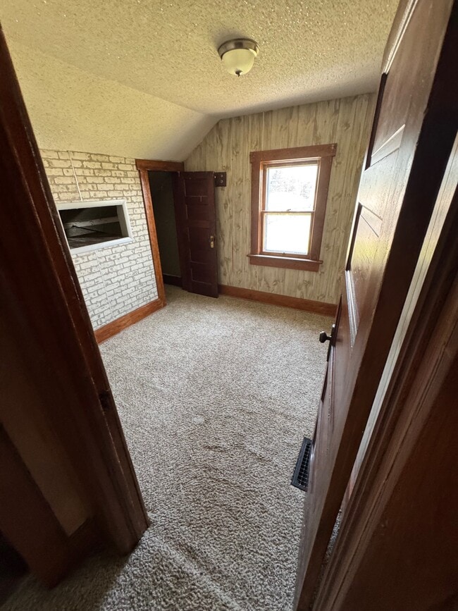 Building Photo - 6905 Elzey St Rental