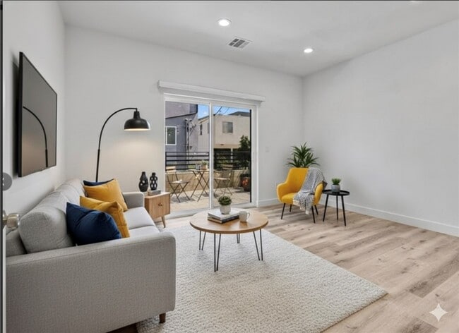 Photo - 4643 W 18th St