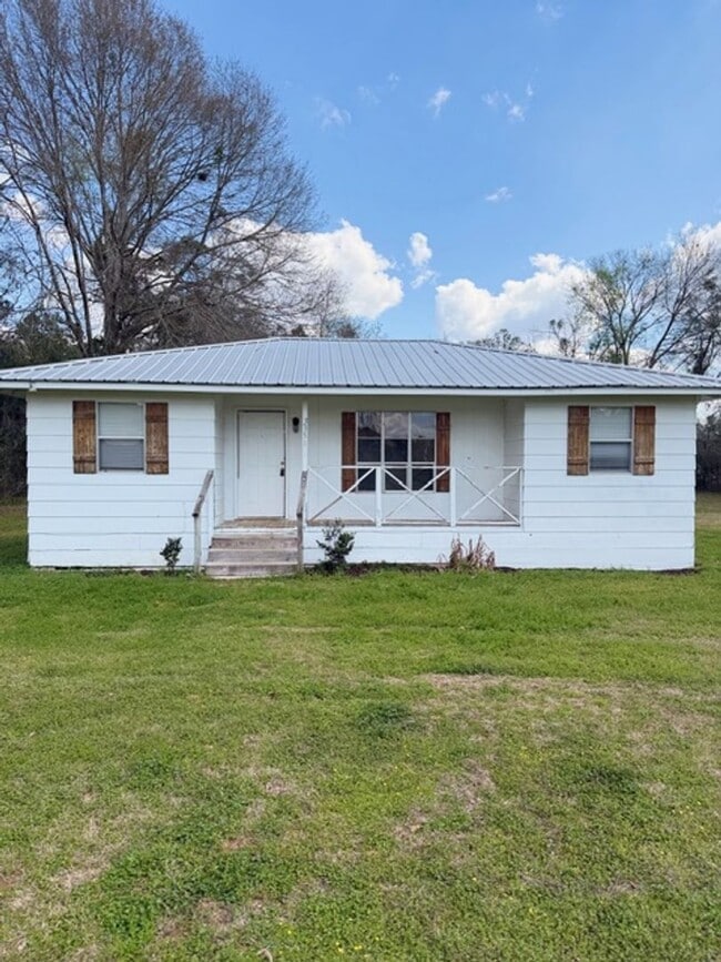 Building Photo - 3/1 Home on Large Lot