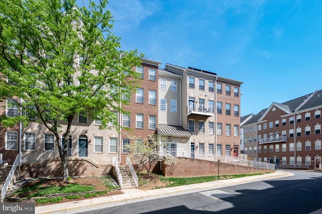 Building Photo - 2664 Manhattan Pl Unit 305