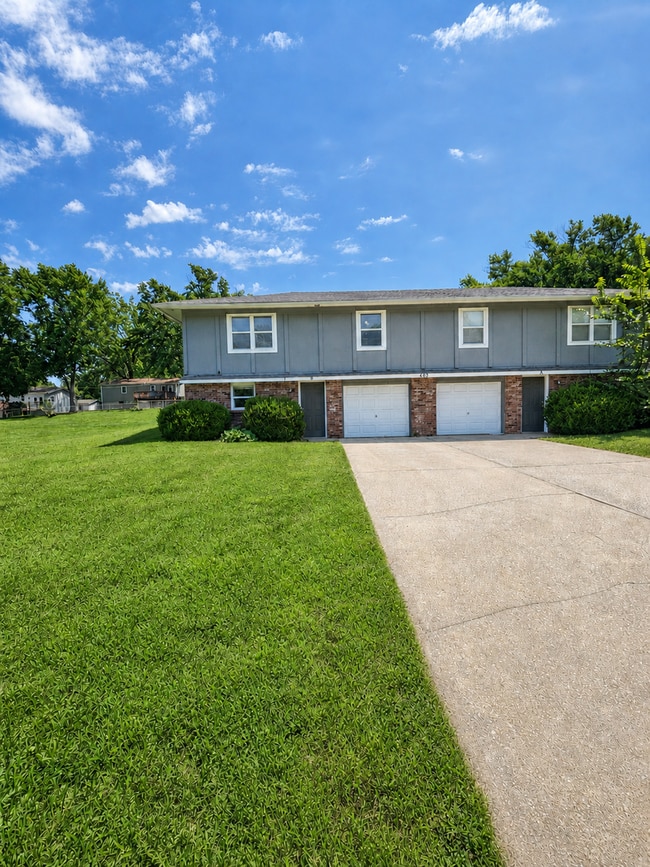 Building Photo - 403 NE Westwind Dr