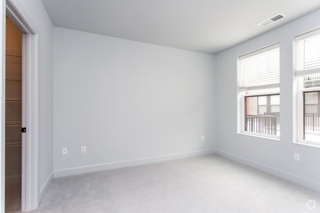 2BR, 2BA - 994 SF - Garfield