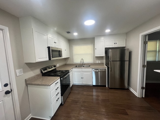 Photo - 106 Roberts St