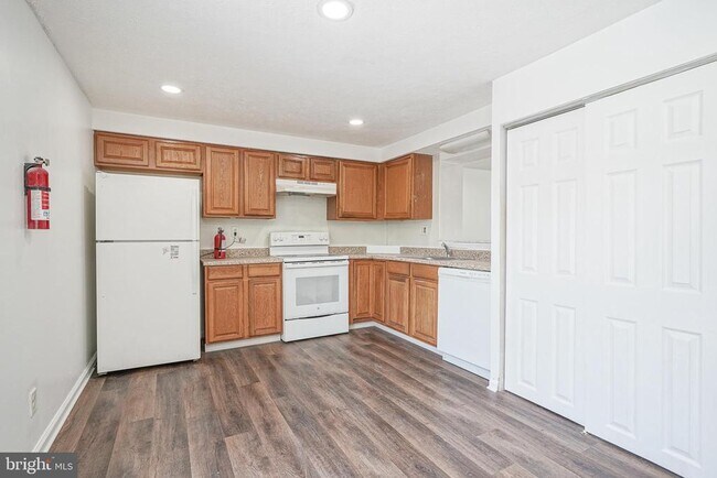 Photo - 69 Vanderbilt Ct