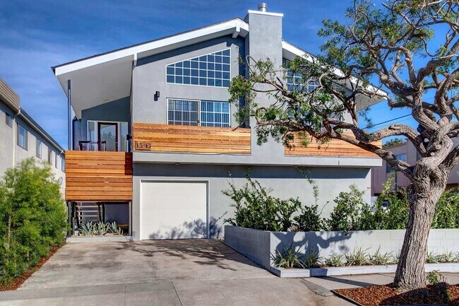 Photo - 1543 Stanford St