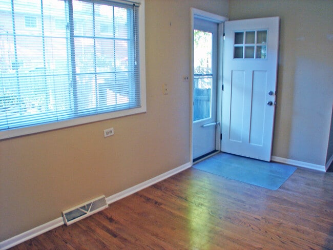 Photo - 322 Skokie Blvd