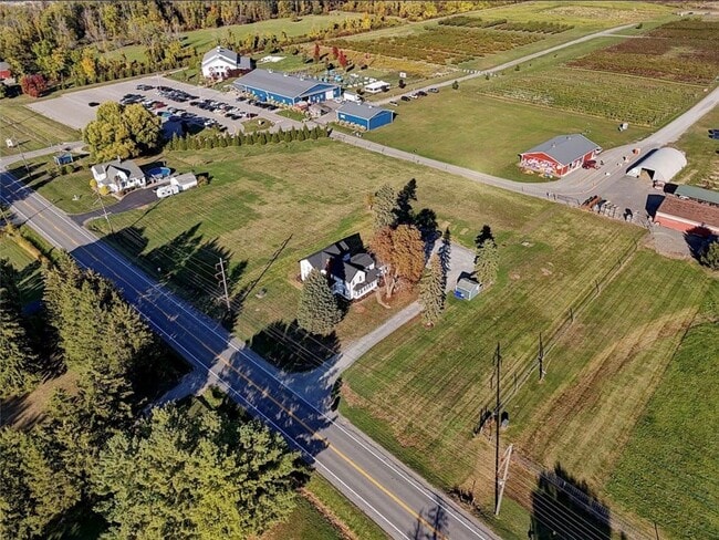 Photo - 958 Manitou Rd