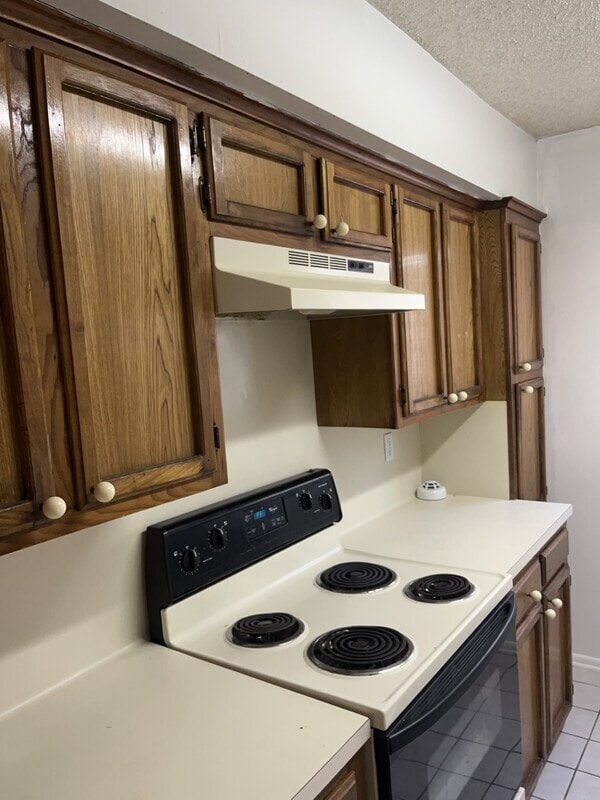Building Photo - 820 Meadow Glen Ave Rental