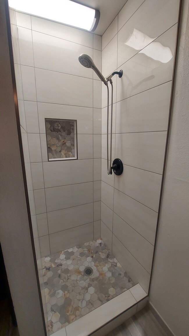 Photo - 1812 N 68th Dr Unidad 1