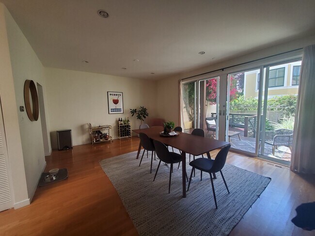 Photo - 2133 Filbert St