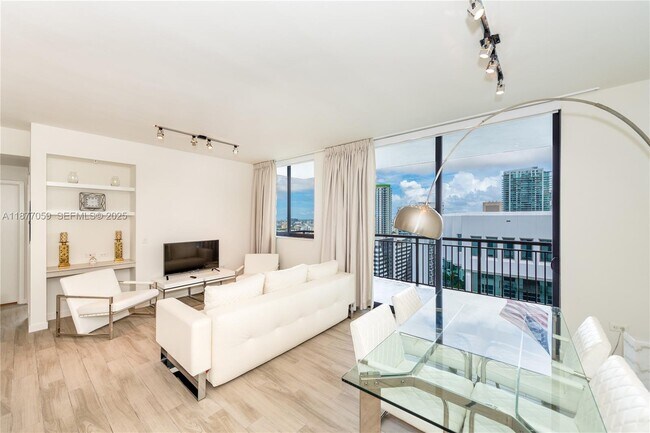 Building Photo - 999 SW 1st Ave Unit 3114