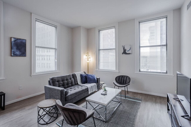 Photo - 9-JAN-JAN E 4th St Unidad ID1343750P