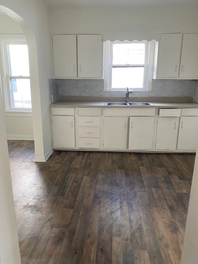 Building Photo - 3245 N Kenwood Ave Rental