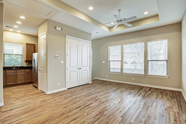 Photo - 3824 Center Plaza Dr