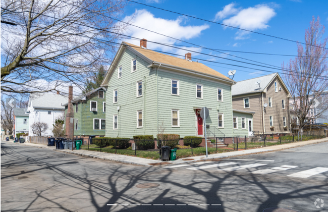 Building Photo - 21 Kenwood St Unit 1R Rental