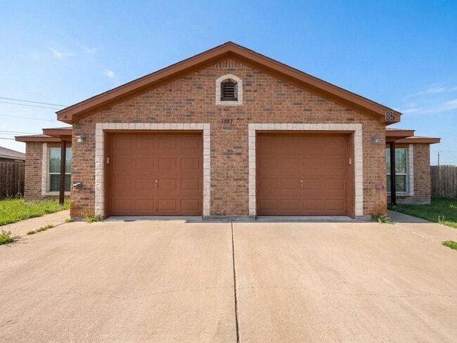 Photo - 1537 Justin Lp Unit A