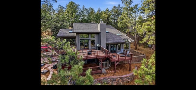 Building Photo - 2074 Foothills Dr S