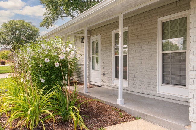 Photo - 6 E Briarwood Dr Casa