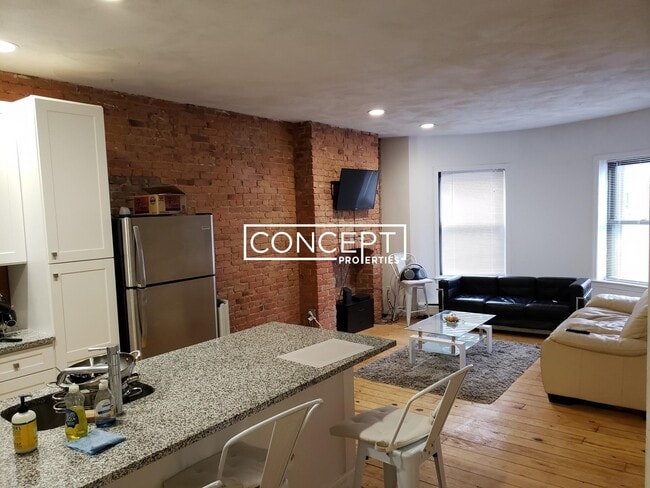 Building Photo - 610 Columbus Ave Unit 4