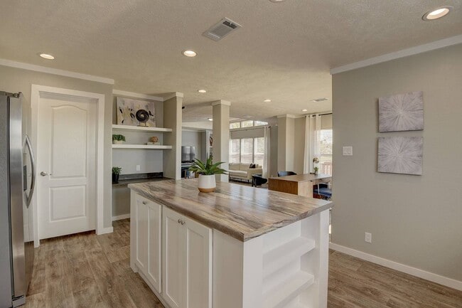 Photo - 803 Armadillo St