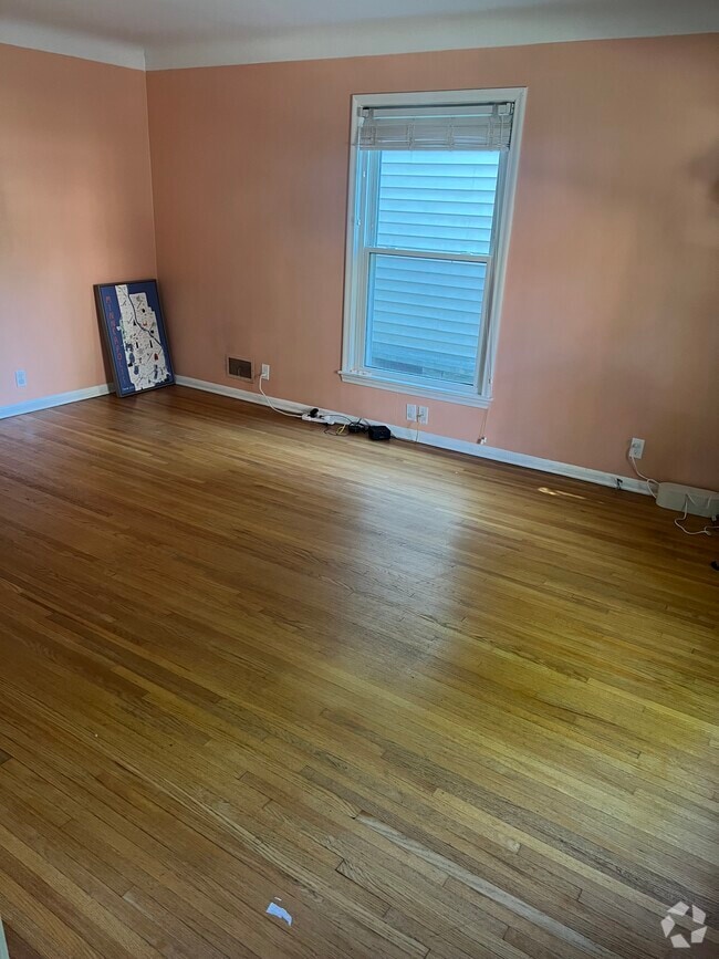 Building Photo - 2315 Harriet Ave Unit Lower Level Duplex Rental