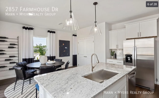 Photo - 2857 Farmhouse Dr