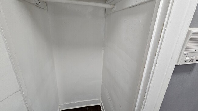 Photo - 6543 N Francisco Ave Unit 2B