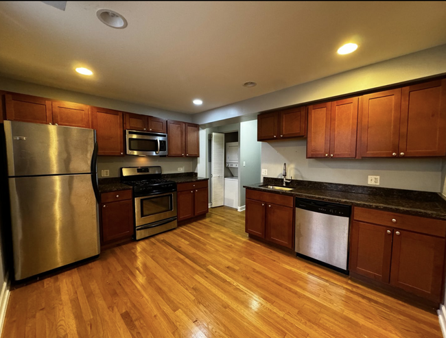 Modern Kitchen - 3641 W Leland Ave Apartments Unit 1N