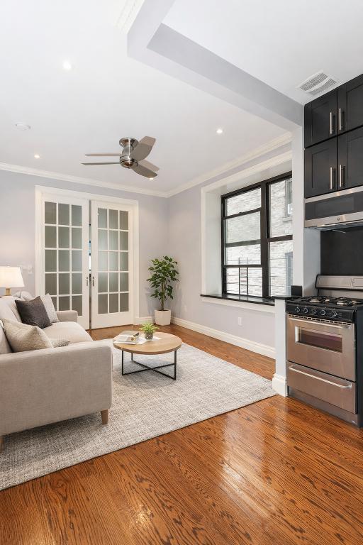 Building Photo - 290 W 12th St