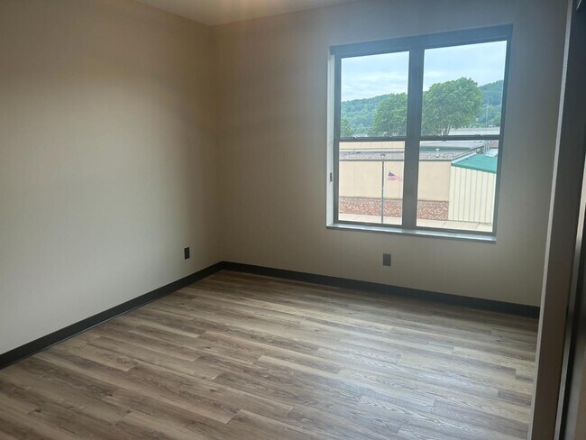 Photo - 31 S Walnut St