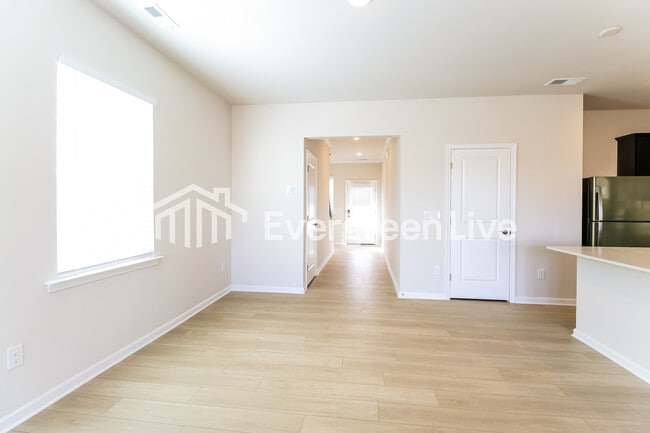 Photo - 1635 Swallow Tail Dr