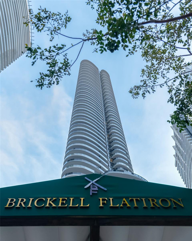 Building Photo - 1000 Brickell Plz Unit 22