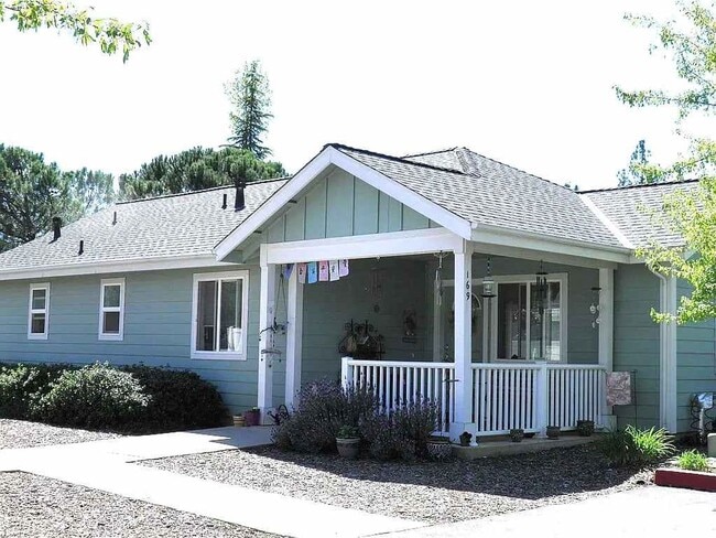 Building Photo - 2 bedroom, 2 bath in Grass Valley, CA