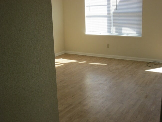 Photo - 754 Demaret Dr Unit 4