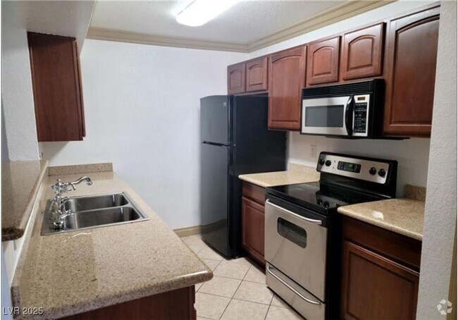 Building Photo - 8101 W Flamingo Rd Unit 2017 Rental