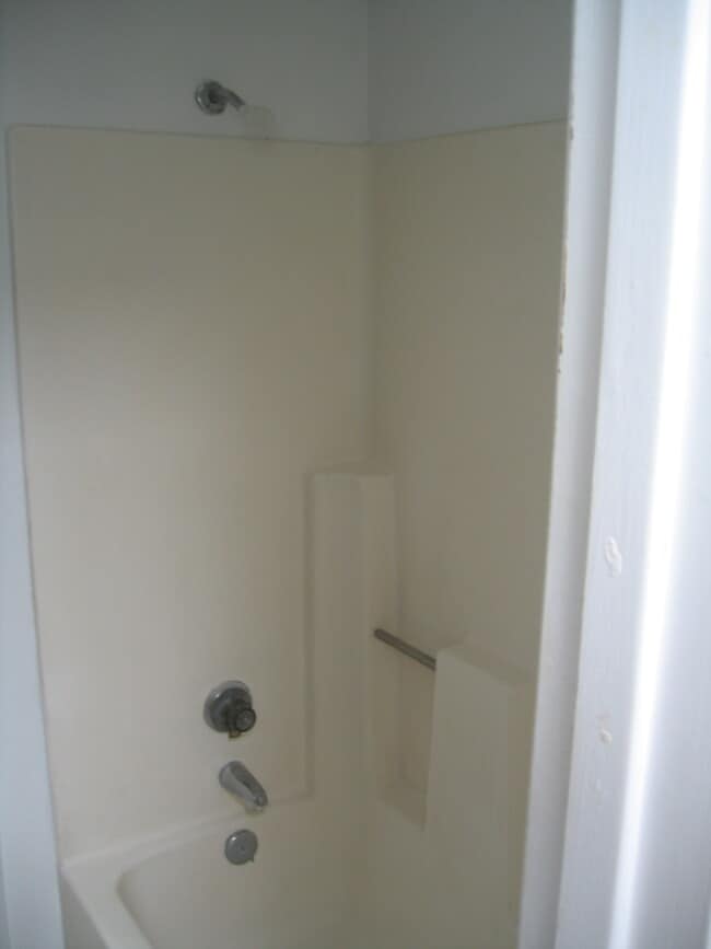 Photo - 1119 E 12th St Unit Studio