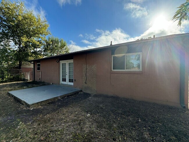 Photo - 3 bedroom 1.5 bathroom house!