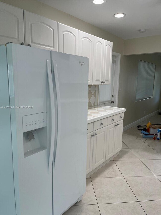 Photo - 330 NE 42nd Ct