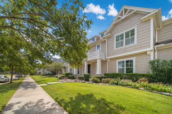 Photo - Nestled in the heart of Creekside Park - T...