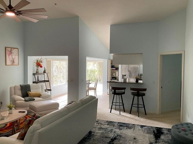 Photo - 819 Montrose Dr Unit 202