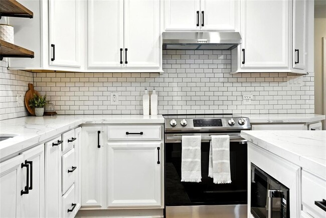 Photo - 1610 Antoine Dr