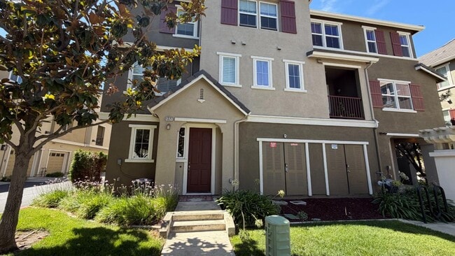 Building Photo - 1327 Westbury Dr
