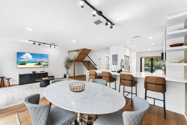 Photo - 541 N Ocean Blvd