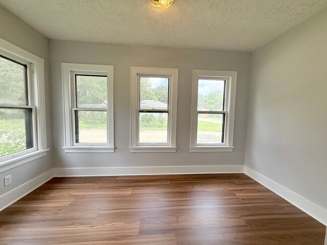 Photo - Newly remodeled 3 bed 1 bath in Normal!