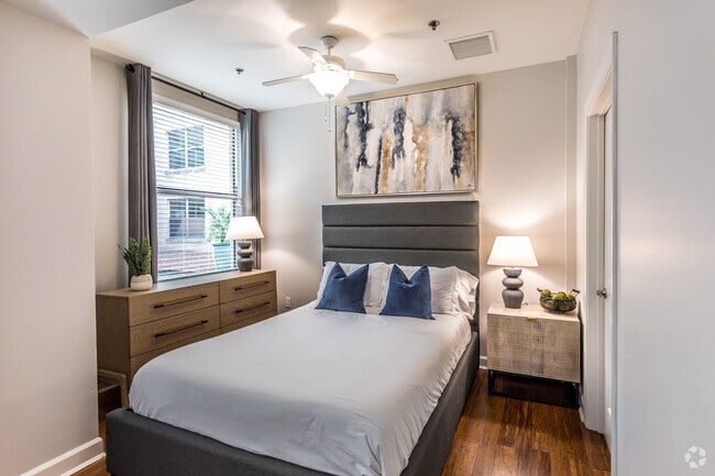 Commuter 5 - Bedroom